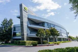 Imagem referente à matéria: Nvidia sobe e tenta reagir após perder quase US$ 600 bilhões em valor de mercado