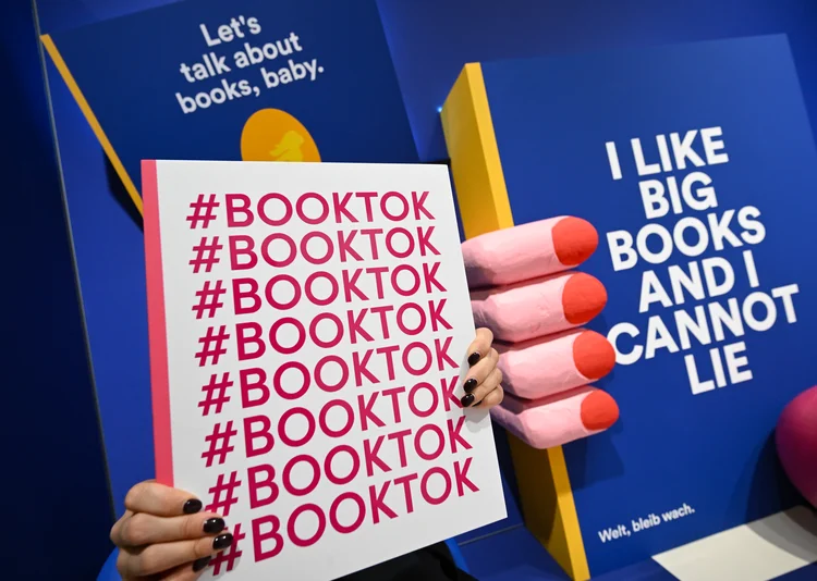 8th Note Press, o selo editorial da ByteDance, aposta em livros físicos para atrair o público do BookTok, ampliando sua presença no mercado com foco em romance e ficção jovem-adulta. (Getty Images/Getty Images)