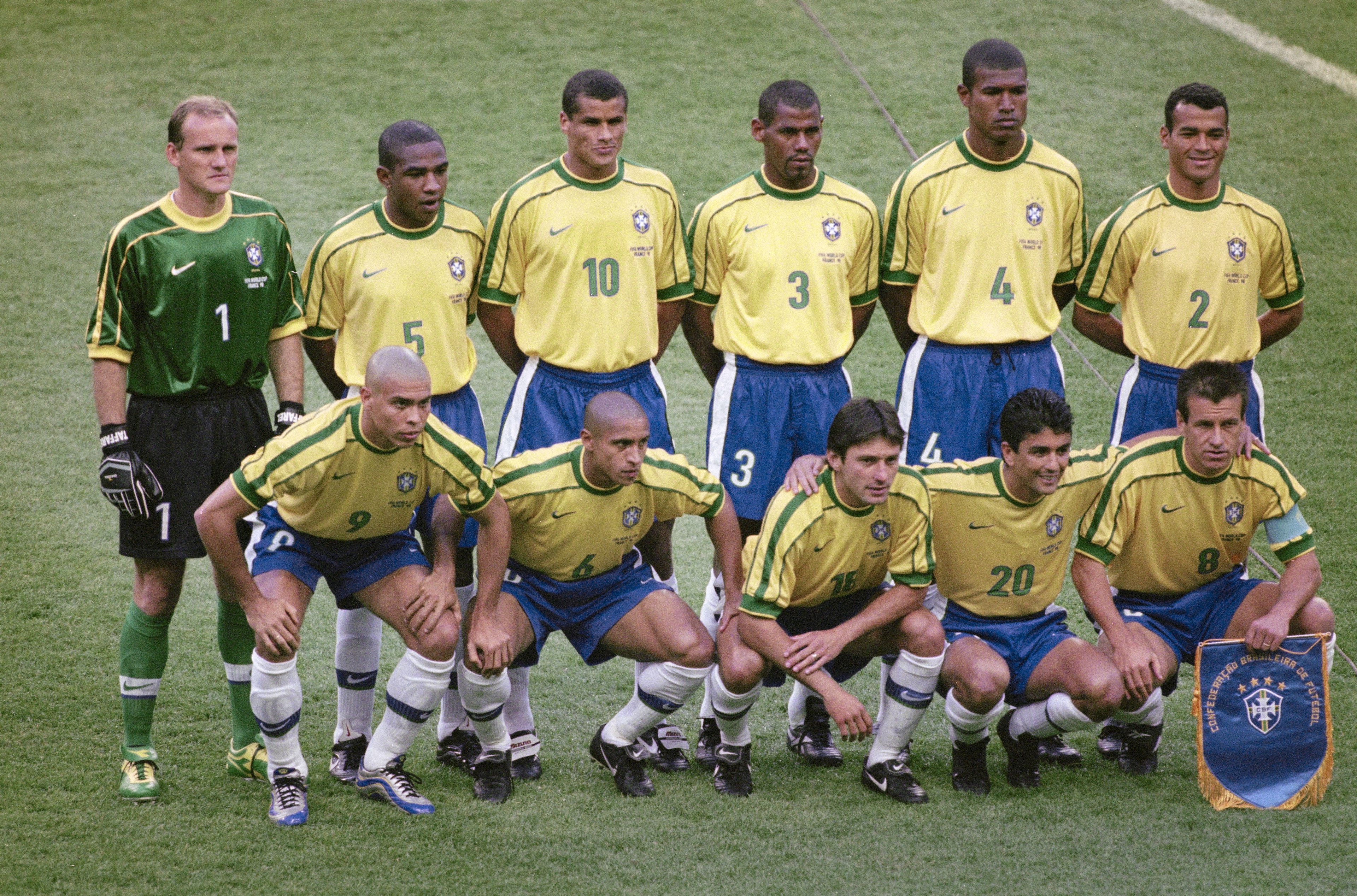 PARIS, FRANCE - JULY 12: The Brazil team line up of back row left to right, Claudio Taffarel, César Sampaio, Rivaldo, Aldair, Junior Baiano and Cafu, Front Row, Ronaldo, Roberto Carlos, Leonardo, Bebeto and Dunga before the 1998 FIFA World Cup Final between France and Brazil at Stade de France on July 12th, 1998 in Paris, France. (Photo by  Stu Forster/Allsport/Hulton Archive/Getty Images)