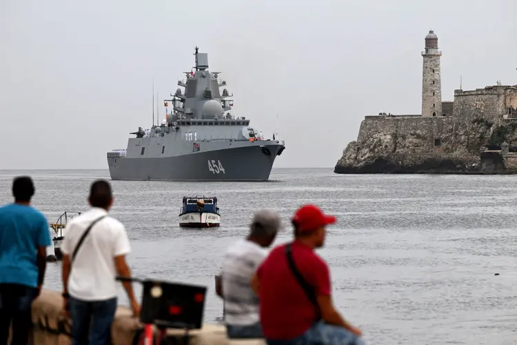 Navios russos chegaram em Cuba na semana passada. (YAMIL LAGE/Getty Images)