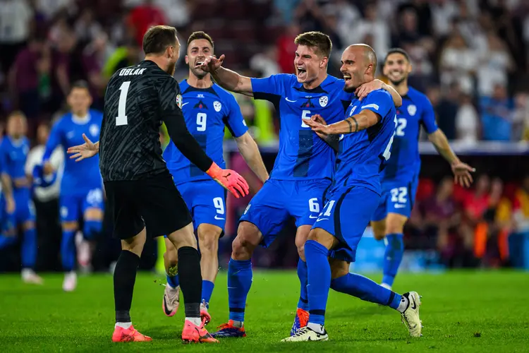 Eurocopa: Eslovênia avança no campeonato pela primeira vez (Marvin Ibo Guengoer - GES Sportfoto/Getty Images)