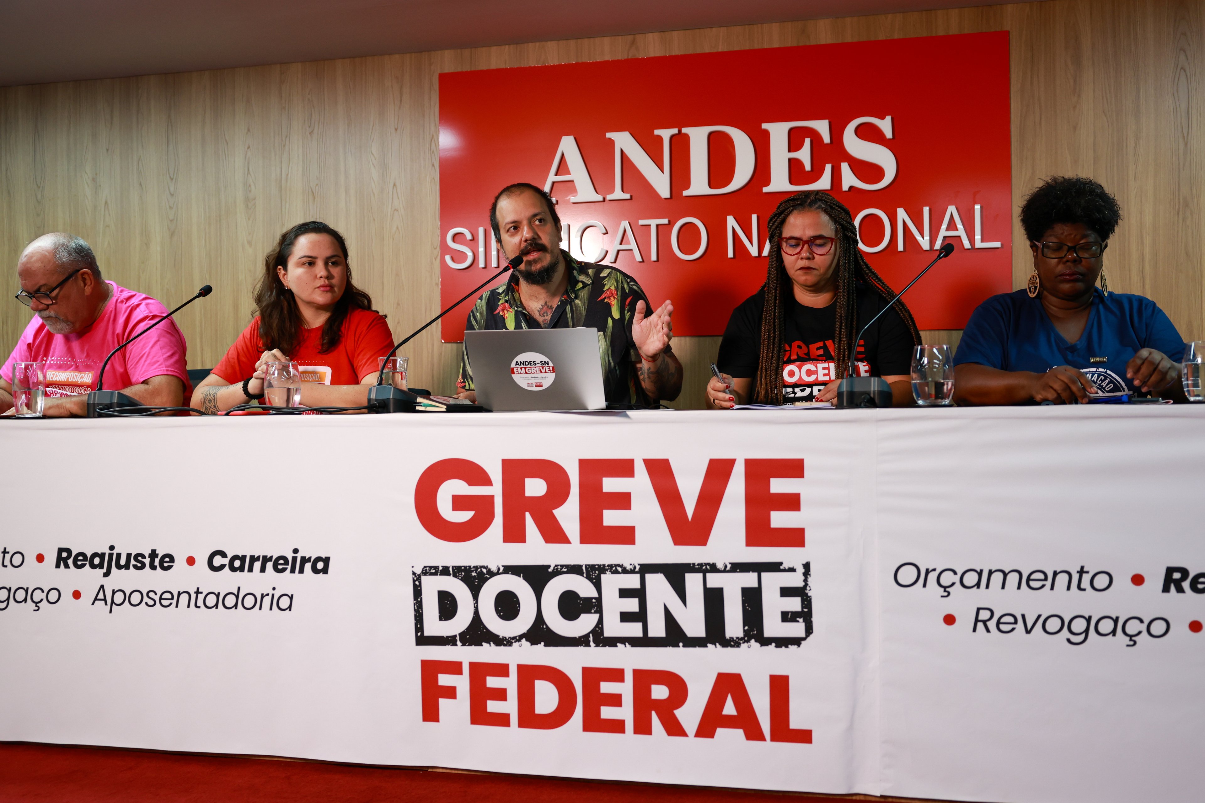 Universidades federais: governo faz proposta a funcionários tecnicos; categoria pode encerrar greve