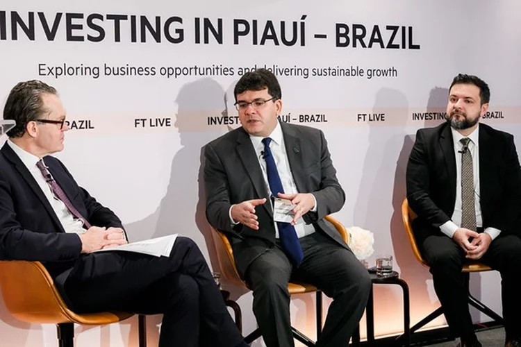 Investing in Piauí: Michael Stott, editor do Financial Times para a América Latina, entrevista o governador Rafael Tajra Fonteles e o presidente da Investe Piauí, Victor Hugo Almeida
 (FINANCIAL TIMES/Divulgação)