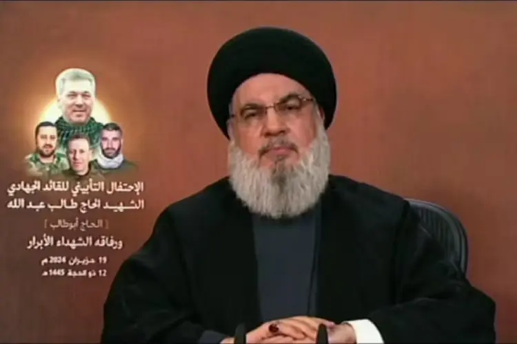 Chefe do Hezbollah, Hassan Nasrallah, faz discurso televisionado em local não divulgado no Líbano (Al-Manar/AFP)