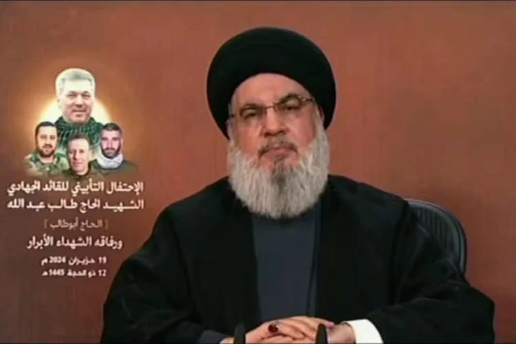 Chefe do Hezbollah, Hassan Nasrallah, faz discurso televisionado em local não divulgado no Líbano (Al-Manar/AFP)