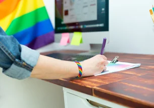 Além do Mês do Orgulho: como promover a verdadeira inclusão LGBTQIAPN+ no mercado de trabalho