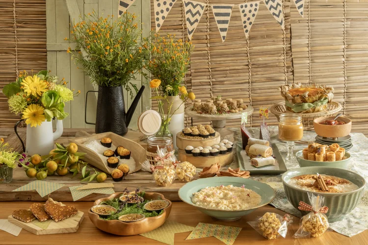 Mesa Festa Junina da Ghee Banqueteria. (Caca Bratke/Divulgação)