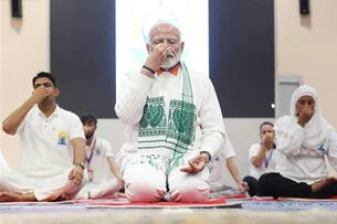 Modi comanda sessão de ioga em região indiana de maioria muçulmana