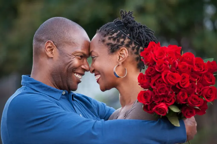 Dia dos Namorados: celebração ocorre em 12 de junho (	Ariel Skelley/Getty Images)