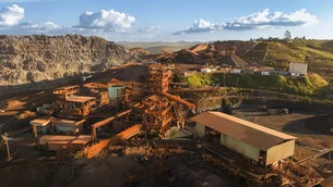 Grupo de 260 mineradores fica preso após acidente em mina na África do Sul