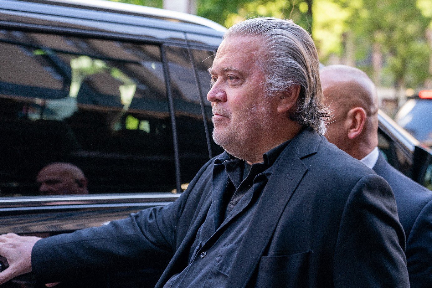 Steve Bannon: Juiz ordena que aliado de Trump se apresente até 1º de julho à prisão