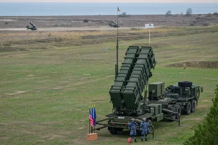 Sistema de defesa aérea Patriot durante um treinamento nos arredores de Constanta, na Romênia (Daniel MIHAILESCU/AFP)