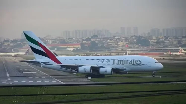 Avião A380 da Emirates em Guarulhos (Reprodução)