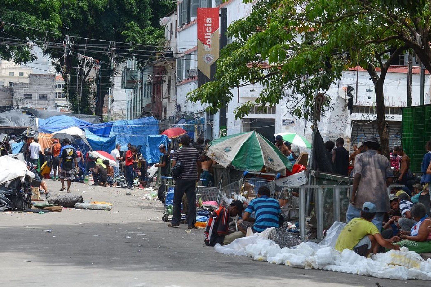 Em SP, operação da Polícia Civil despeja projeto social na Cracolândia