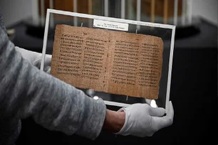 Imagem referente à matéria: Um dos livros mais antigos do mundo é leiloado por R$ 20,9 milhões, em Londres