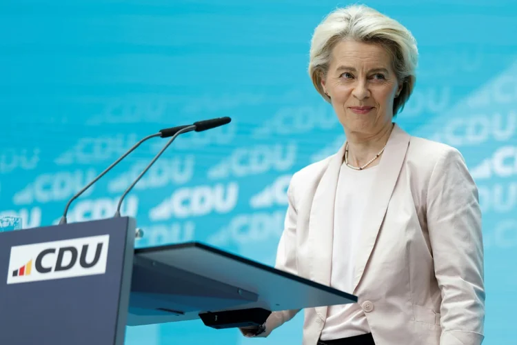 Presidente da Comissão Europeia, Ursula von der Leyen, em coletiva de imprensa na sede da CDU, em Berlim, em 10 de junho de 2024 (AFP/AFP)