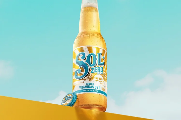 A primeira versão zero álcool da cerveja Sol em 125 anos de história da marca contém vitamina D e B (B3 e B6) e chega com a proposta de oferecer novas ocasiões de consumo no cotidiano  (Divulgação/Grupo Heineken)