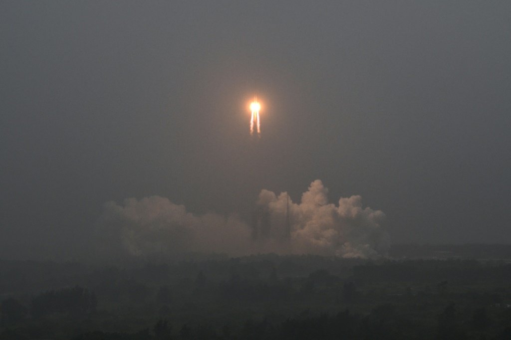 Ambição espacial: sonda da China pousa com sucesso na face oculta da Lua