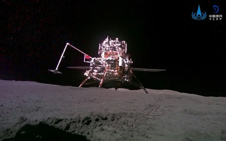 A sonda lunar chinesa Chang'e-6 logo após pousar no lado oculto da Lua, em 3 de junho de 2024 (AFP)