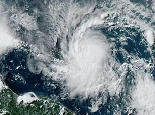 México prevê que furacão Beryl tocará solo nas próximas horas perto de Tulum