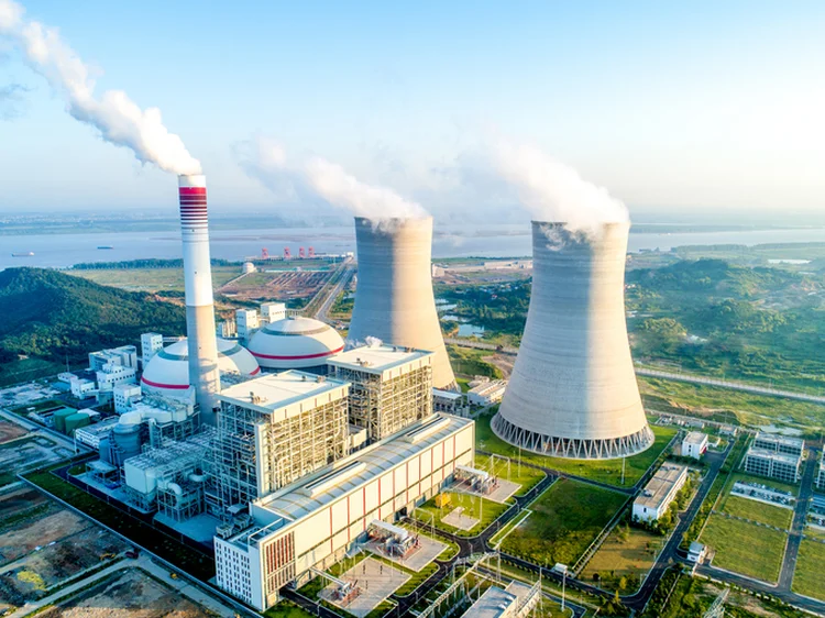 A expansão da energia nuclear é uma alternativa estratégica para a descarbonização global (zhongguo/Getty Images)