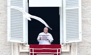 Imagem referente à matéria: Quem governa o Vaticano na ausência do Papa? Conheça o camerlengo