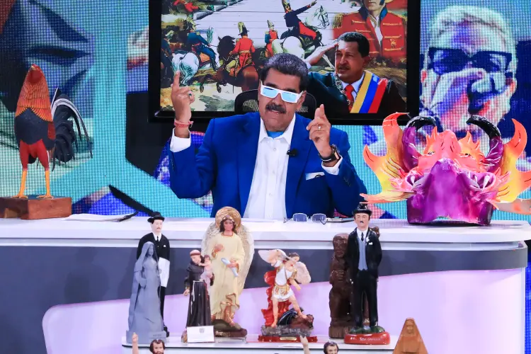 This handout picture released by the Venezuelan Presidency shows Venezuela's President Nicolas Maduro gesturing during a television program in Caracas on July 1, 2024. Maduro announced on Monday the resumption of dialogue with the United States next Wednesday, despite Washington's sanctions against the oil sector and less than a month before the Venezuelan presidential elections. (Photo by JHONN ZERPA / Venezuelan Presidency / AFP) / RESTRICTED TO EDITORIAL USE - MANDATORY CREDIT "AFP PHOTO / VENEZUELAN PRESIDENCY / JHONN ZERPA" - NO MARKETING NO ADVERTISING CAMPAIGNS - DISTRIBUTED AS A SERVICE TO CLIENTS (AFP)