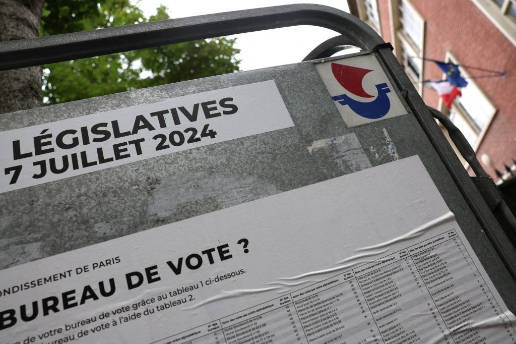 Com extrema direita fortalecida, franceses vão às urnas neste domingo para eleições legislativas