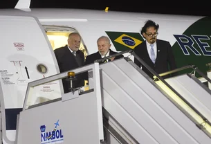 Lula chega à Bolívia e expressa desejo de cooperação, veja quais áreas serão alinhadas no encontro