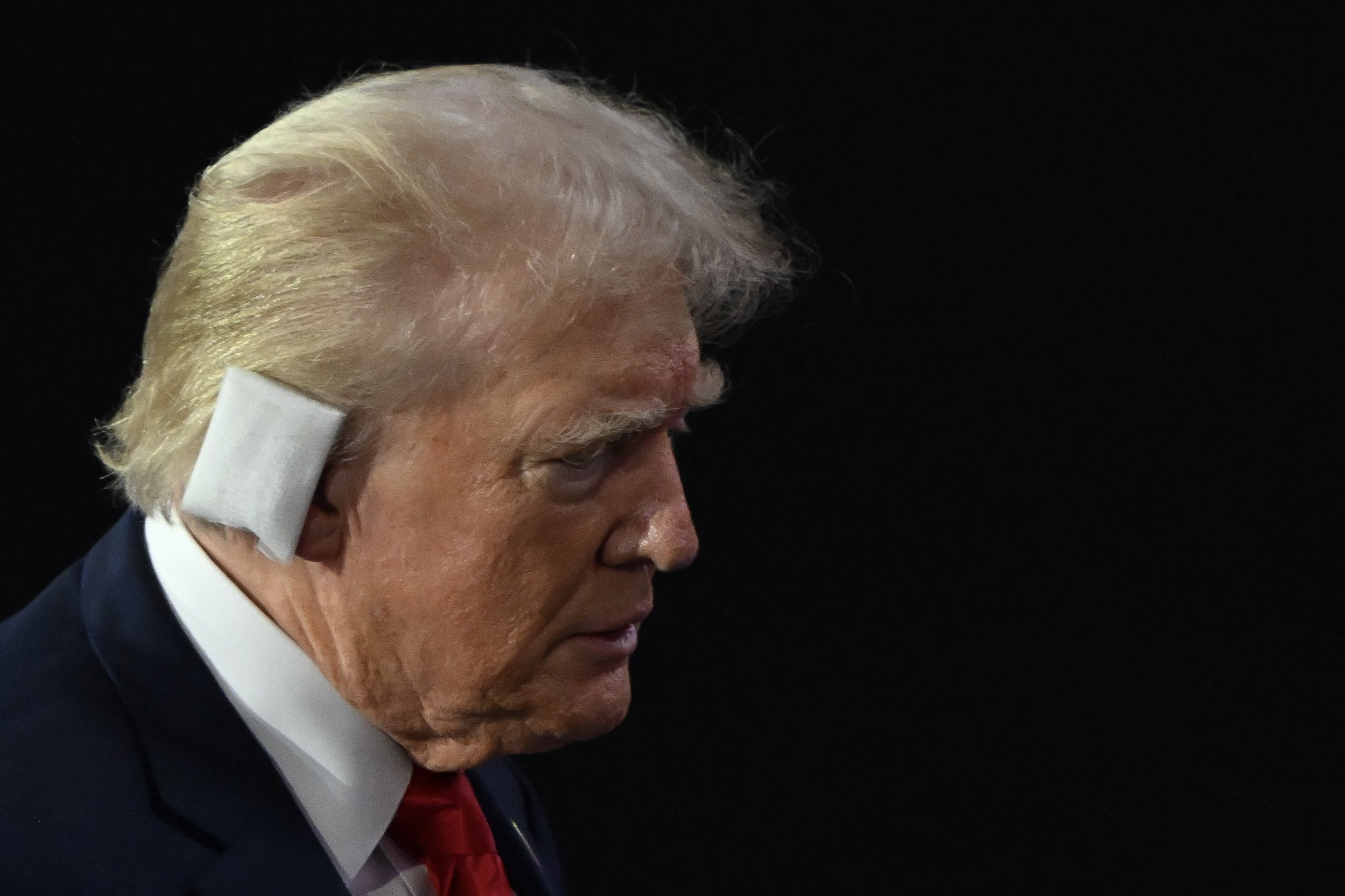 Galeria de fotos de FOTOS: Trump reaparece em público após ser baleado