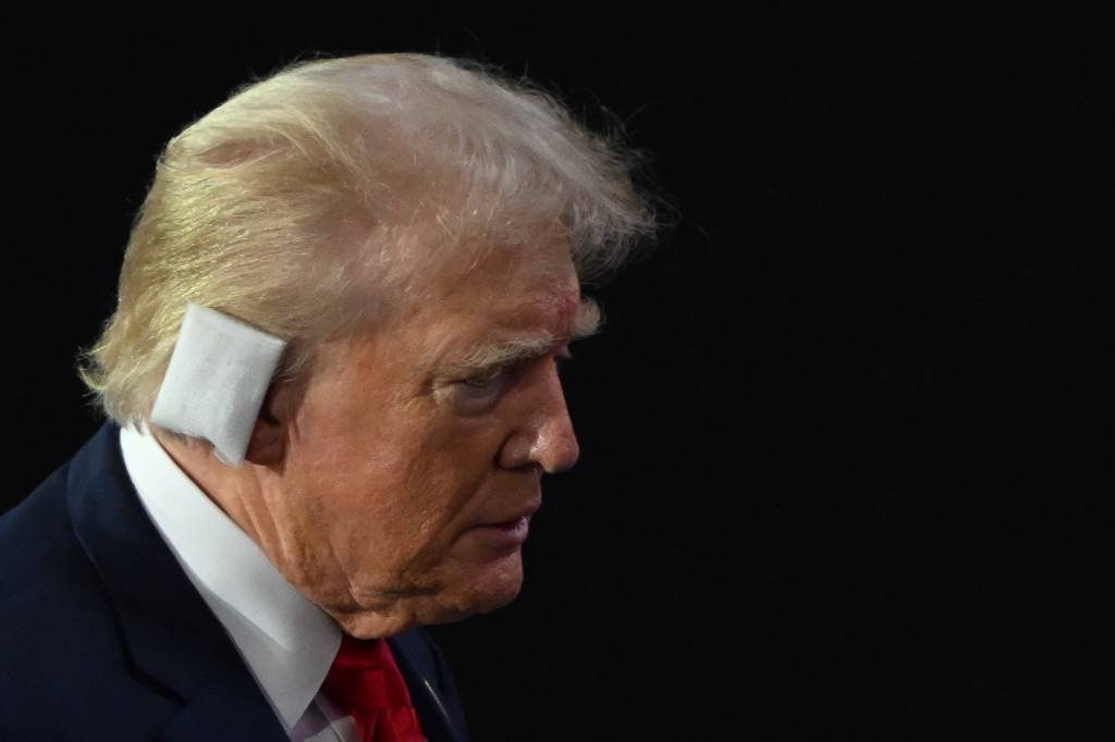 Tiro de raspão causou ferida de 2 cm em orelha de Trump, diz ex-médico da Casa Branca