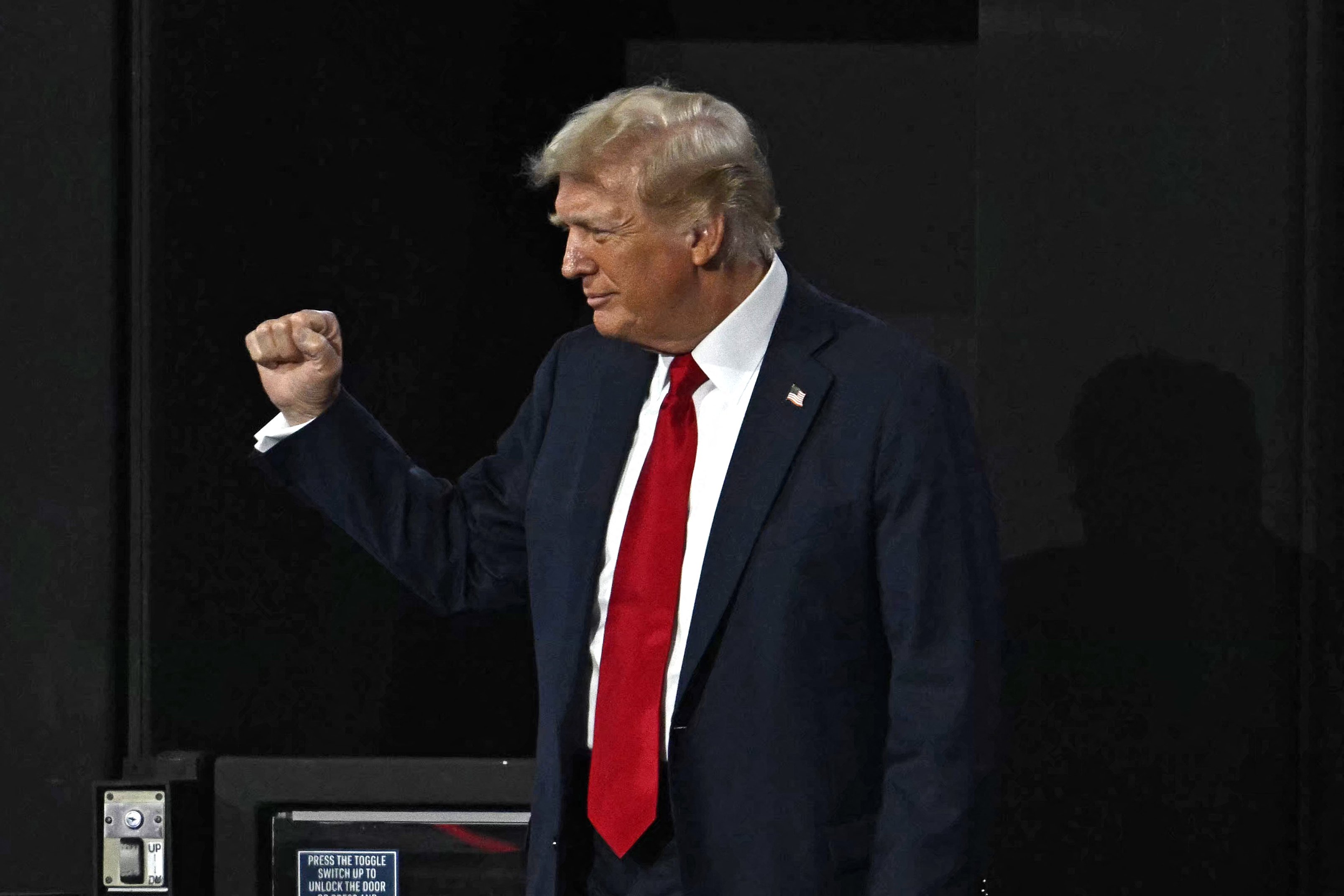 'Ele nunca deveria ter concorrido, deveria estar em seu porão', diz Trump após Biden desistir