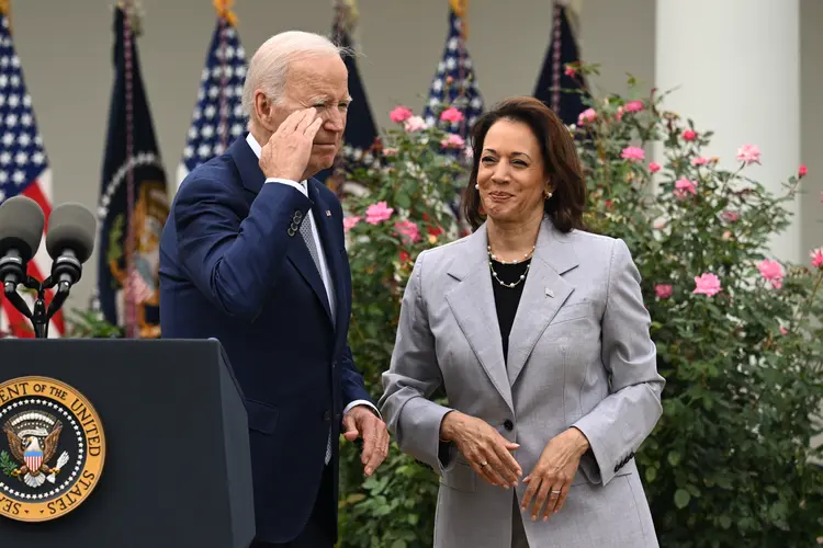 O presidente Joe Biden e a vice, Kamala Harris, durante evento em setembro de 2023 (Saul Loeb/AFP)