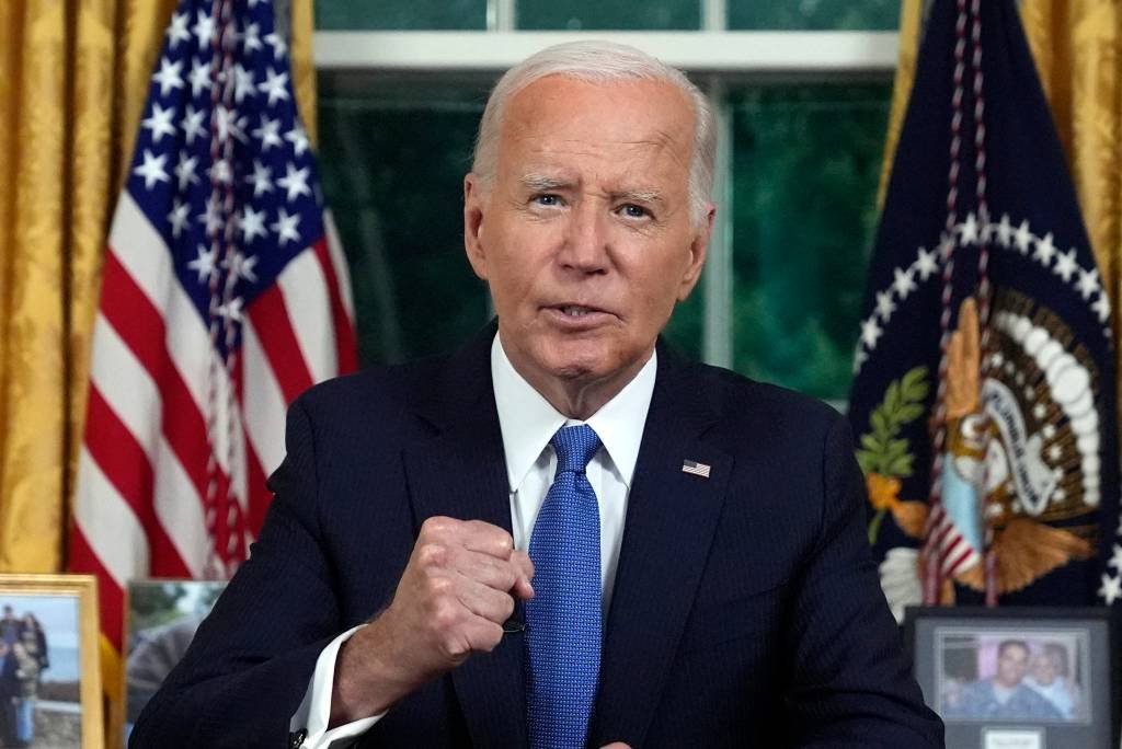'A defesa da democracia é mais importante do que qualquer título', diz Biden em discurso