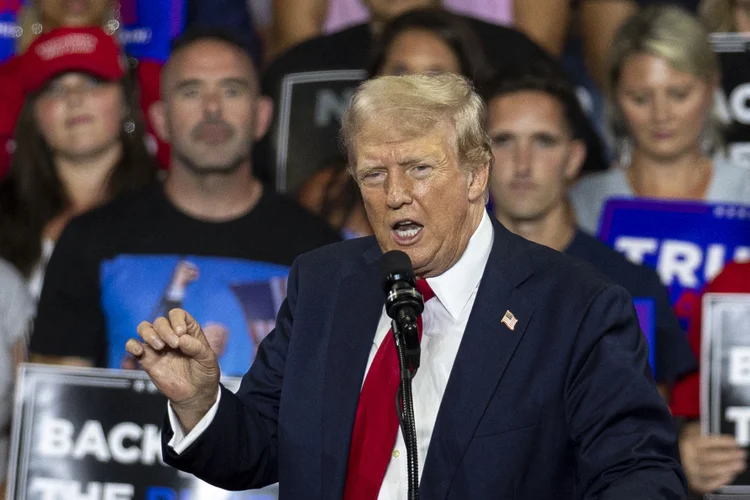 O ex-presidente Donald Trump, durante comício em Charlotte
 (Logan Cyrus/AFP)