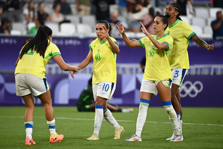 Olimpíadas de Paris: Brasil faz estreia com vitórias e classificação  (Christophe ARCHAMBAULT/AFP)