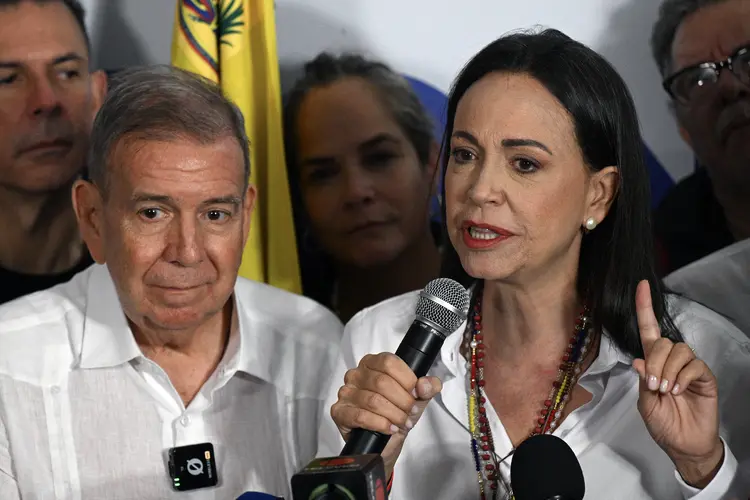 Edmundo González, candidato à Presidência da Venezuela, e Maria Corina Machado, líder da oposição (Federico Parra/AFP)