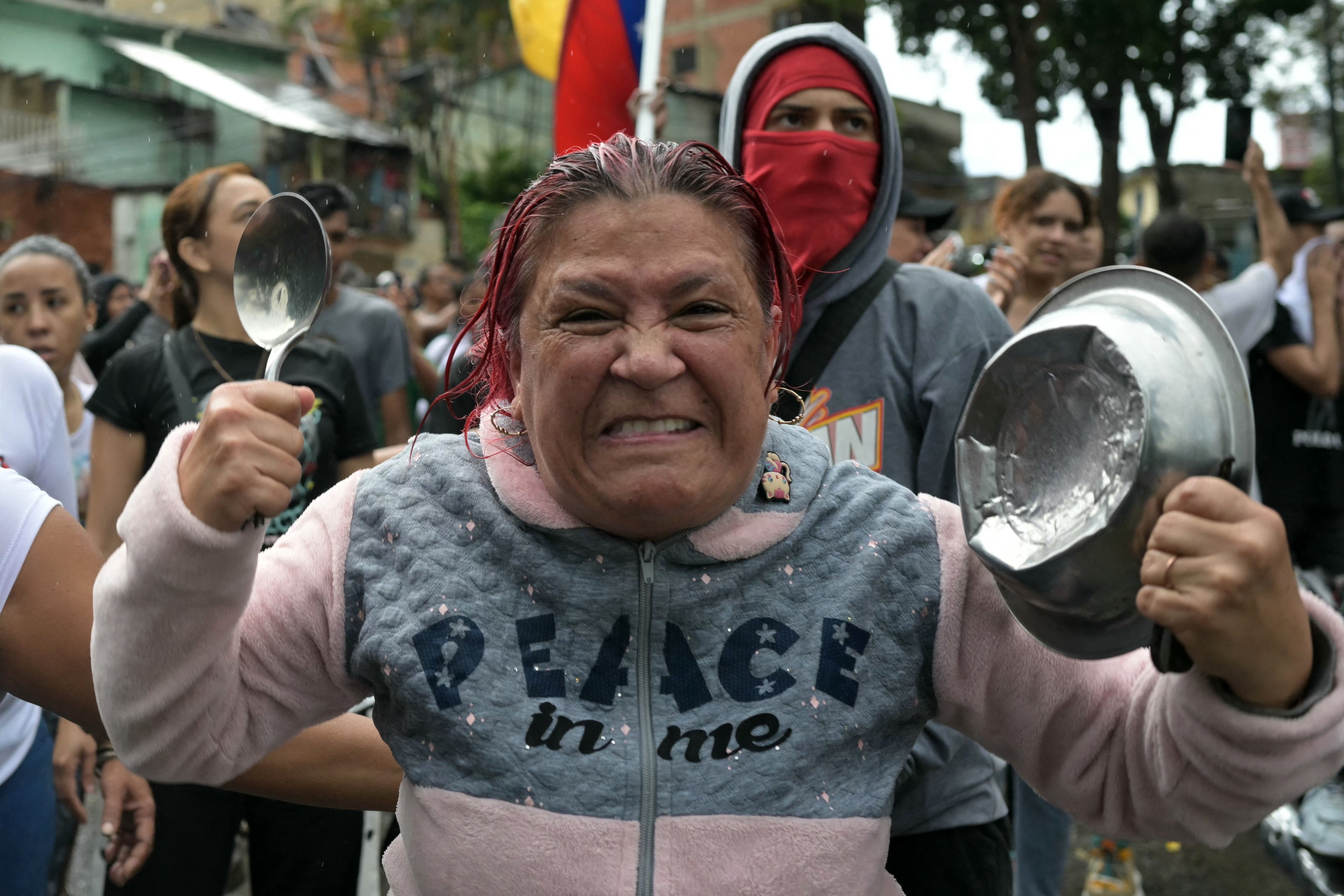 Galeria de fotos de Manifestações na Venezuela após eleição de Maduro