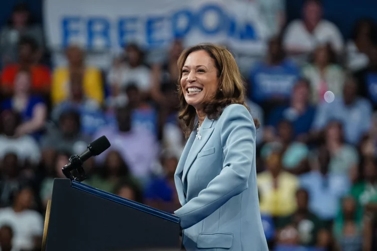 Kamala Harris, durante comício em Atlanta, em 30 de julho
 (Elijah Nouvelage/AFP)