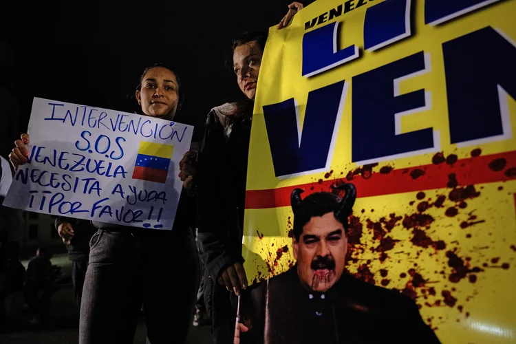 Demonstrators protest against Venezuelan President Nicolas Maduro's questioned presidential victory during a candlelight vigil at Bolivar Square in Bogota on July 30, 2024. Thousands of Venezuelans gathered July 30, 2024 in a peaceful show of opposition support a day after 11 people died and dozens were injured in protests against President Nicolas Maduro's questioned presidential victory. Brazilian President Luiz Inacio Lula da Silva and US counterpart Joe Biden called on July 30, 2024 for full results of the Venezuelan election to be published, with the Brazilian leader terming a dispute over results "normal." (Photo by Luis ACOSTA / AFP) (Luis ACOSTA/AFP)