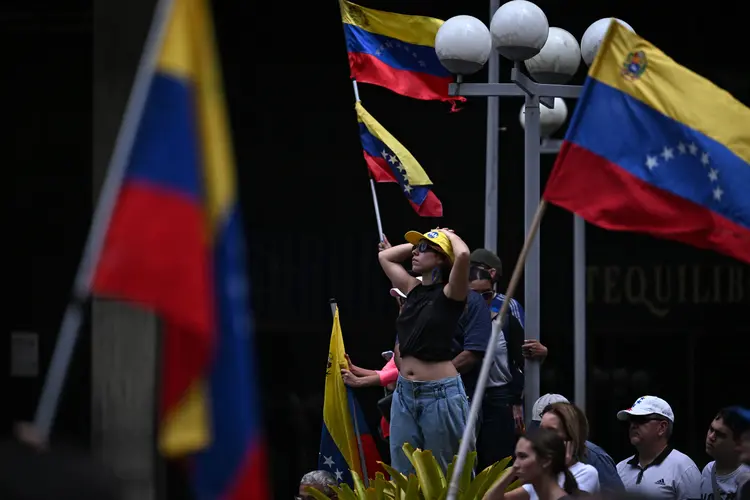 Venezuela: países rejeitaram a decisão do STJ do país, que validou a reeleição de Maduro.  (JUAN BARRETO/AFP)