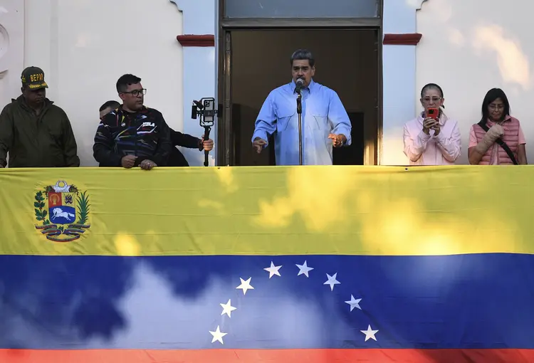 Venezuelan President Nicolas Maduro (C) speaks next to First Lady Cilia Flores (2nd R) and Vice President Delcy Rodriguez (R) during a rally at the Miraflores presidential palace in Caracas on July 30, 2024. Venezuela braced for new demonstrations after four people died and dozens were injured on the eve when the authorities broke up protests against President Nicolas Maduro's claim of victory in the country's hotly disputed weekend election. (Photo by Federico Parra / AFP) (AFP)