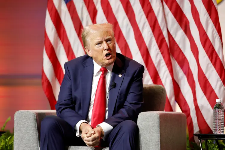 O ex-presidente Donald Trump, durante entrevista em evento da NABJ
 (Kamil Krzaczynski/AFP)