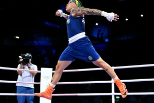 Bia Ferreira vence holandesa Chelsey Heijnen e tem pódio garantido no boxe das Olimpíadas