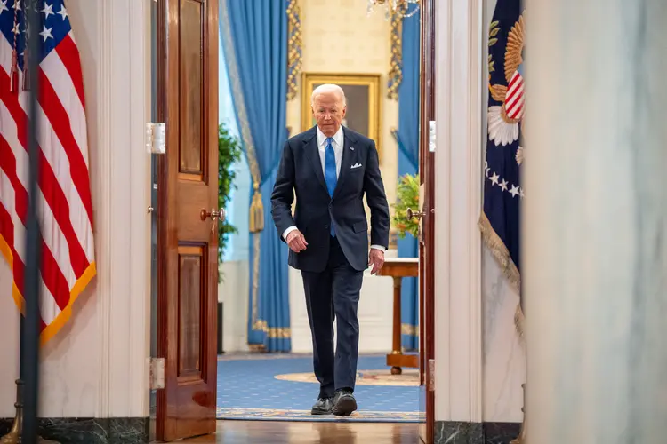 Joe Biden, presidente dos EUA, ao chegar para discurso na Casa Branca (Andrew Harnik/AFP)