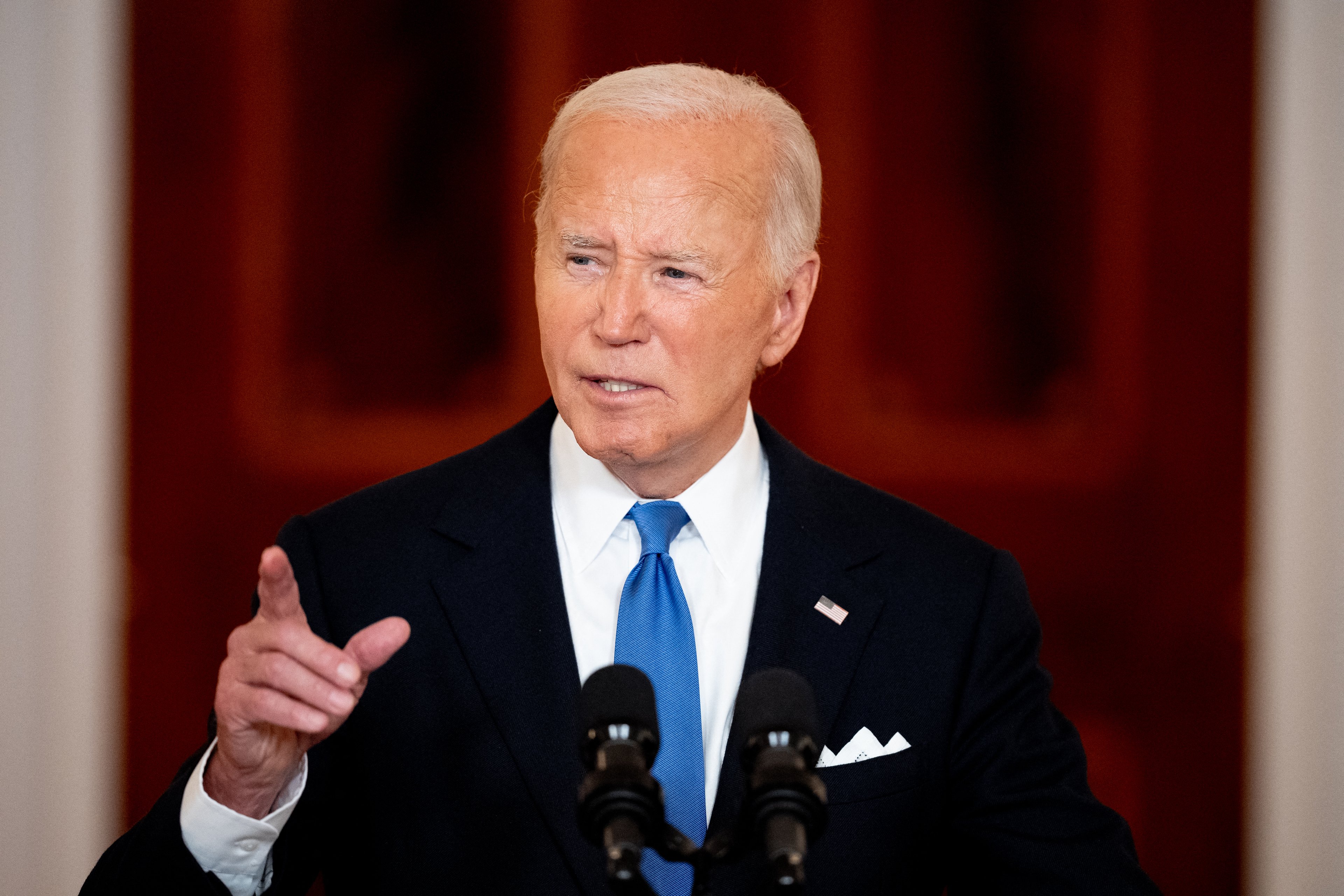 Pressionado, Biden afrouxa regras ambientais para construção de fábricas de chips e data centers