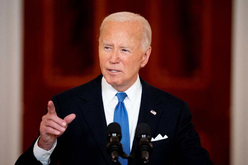 "Biden está passando vergonha e precisa desistir", diz editorial do NYT