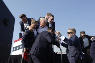 Imagem referente à matéria: Trump é ferido na cabeça durante comício na Pensilvânia