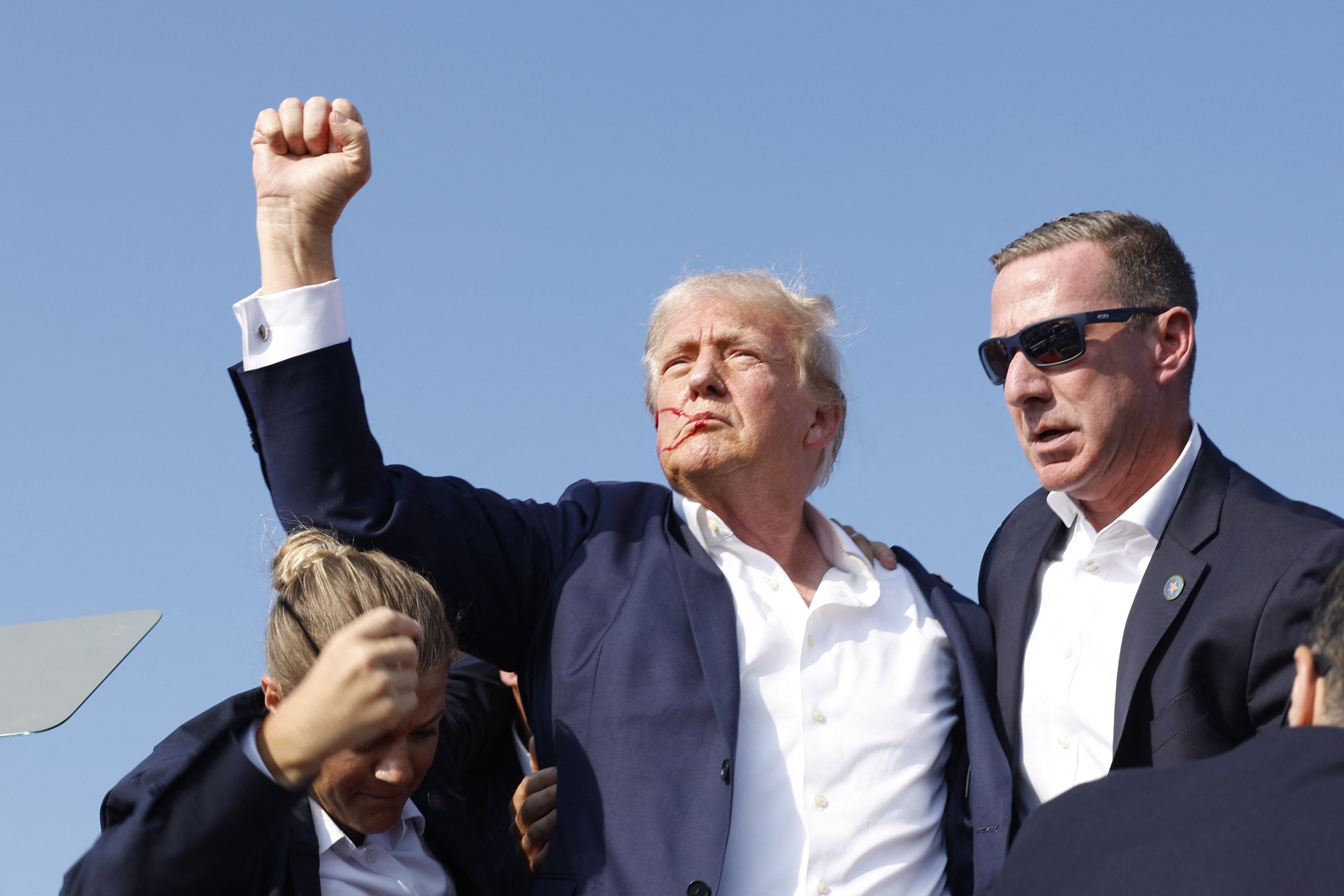 Galeria de fotos de FOTOS: Trump é ferido na cabeça durante comício na Pensilvânia