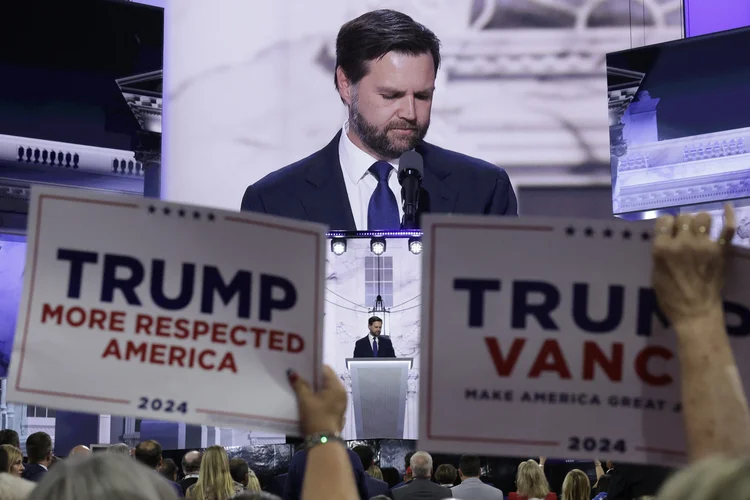 J. D. Vance, durante discurso na Convenção Republicana, em Milwaukee (Alex Wong/AFP)